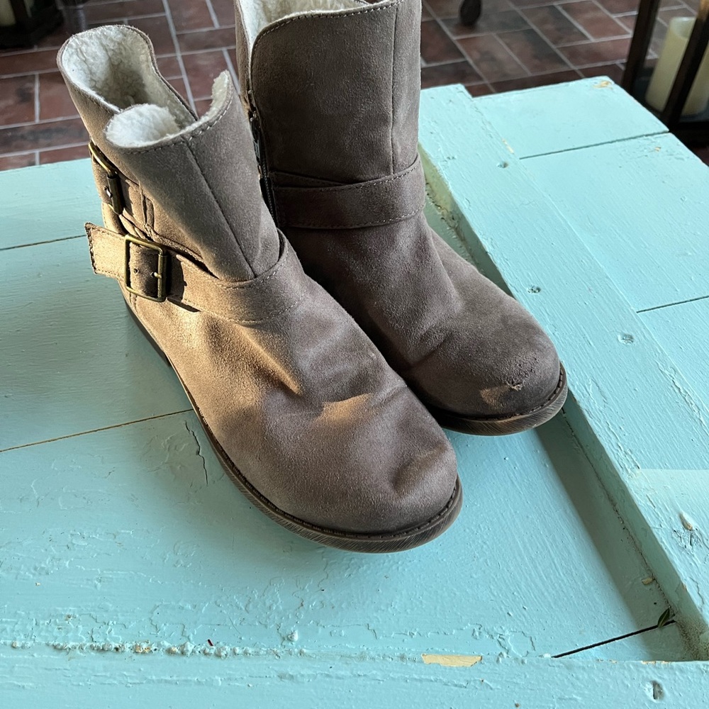 Womens biker style outdoor boots fleece lined.  Comfortable warm